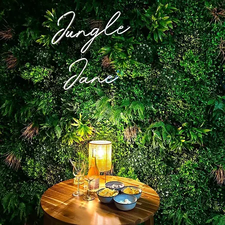 Insolite Classé - Arènes - Parking Appartement *