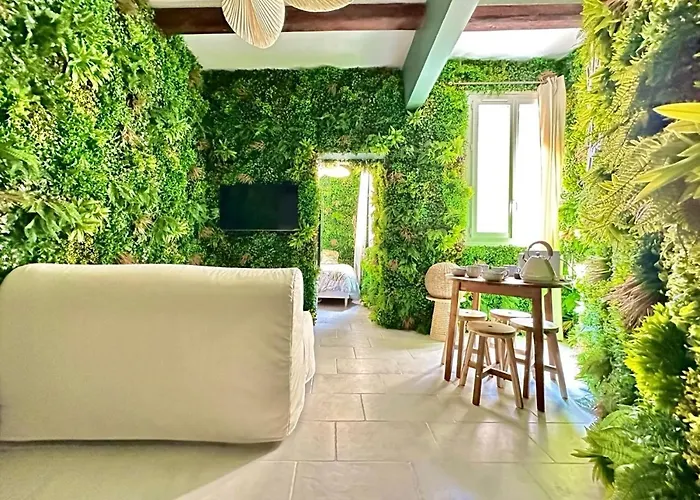 Insolite Classé - Arènes - Parking